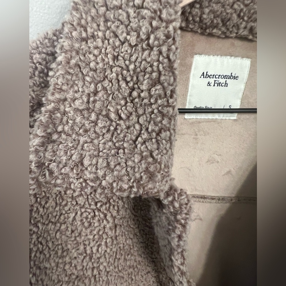 Abercrombie and Fitch boucle tan jacket size small - Picture 4 of 5